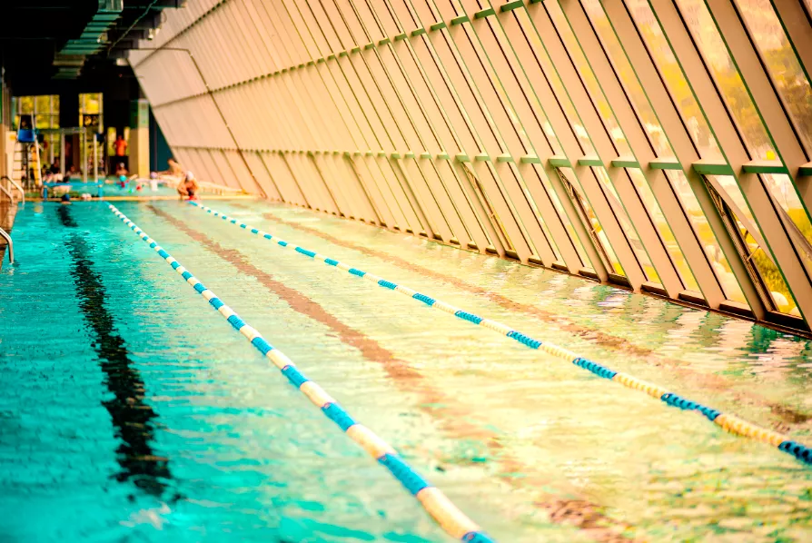 七里河成人混凝土钢结构游泳池项目